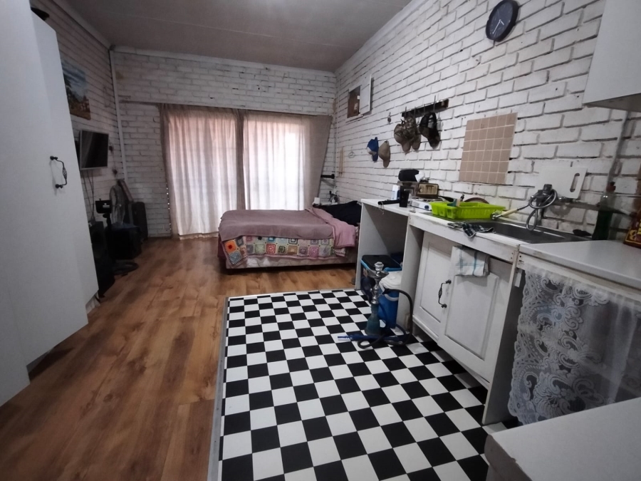 2 Bedroom Property for Sale in Geelhoutpark North West